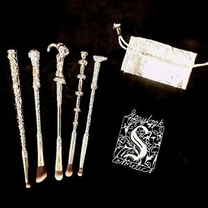 COPY - NWT, HARRY POTTER MAKEUP BRUSHES.